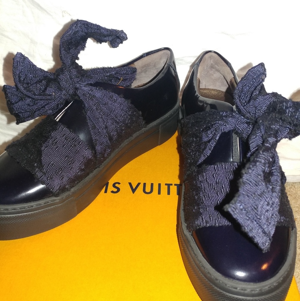 Shoes - Picture 3 of 4